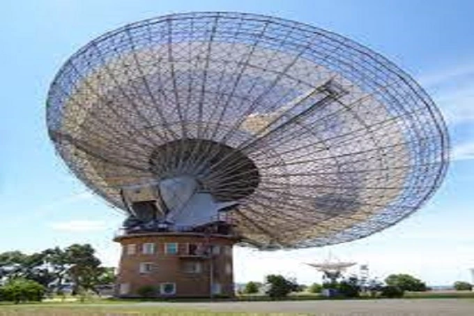 What were the mysterious signals received by the Parkes observatory?