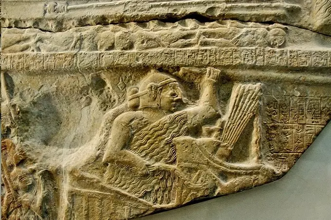One fragment of the victory stele of the king Eannatum of Lagash over Umma, called “Stele of Vultures”.