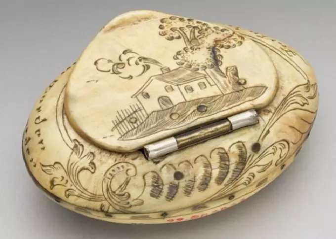 Snuffbox 17th century.
