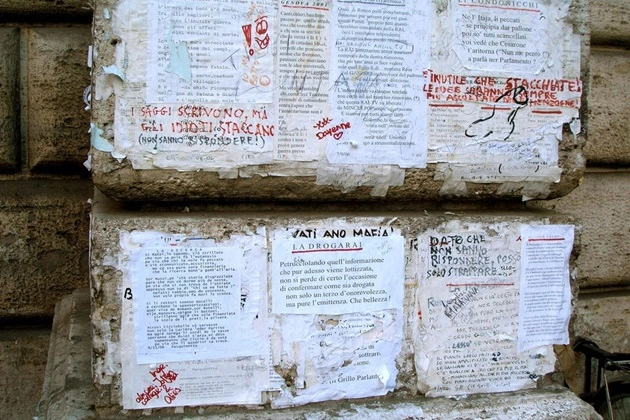 Messages on the statue