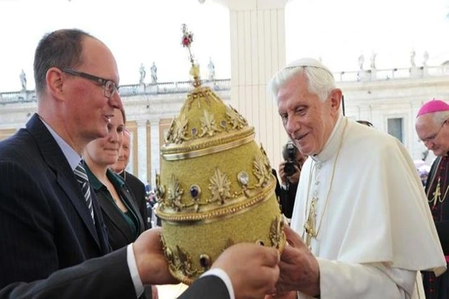 Papal  tiara Crown 