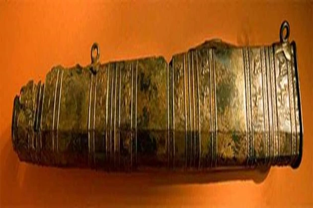 Urartian bronze quiver depicting chariots