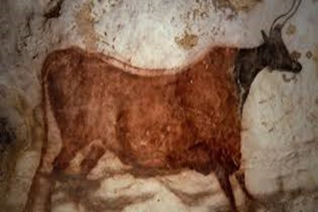  Cave paintings of Lascaux, France