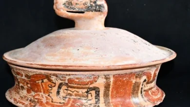 Ceramic bowl with a handle on the lid depicting the god Ek Chuah. The bowl itself depicts bound captives.
