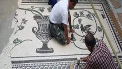 Laying mosaics