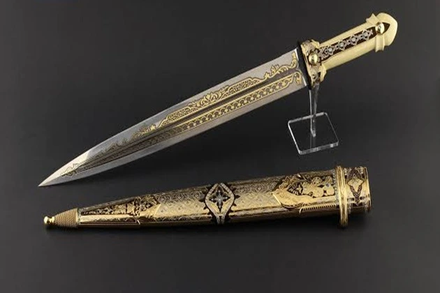 Komuso wore small daggers