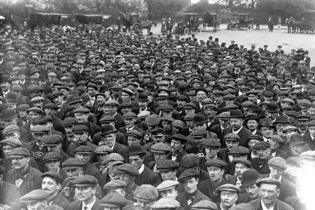 The law in England made it compulsory for all males to wear caps.
