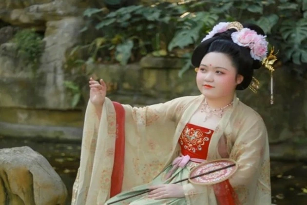 Traditional Chinese beauty.