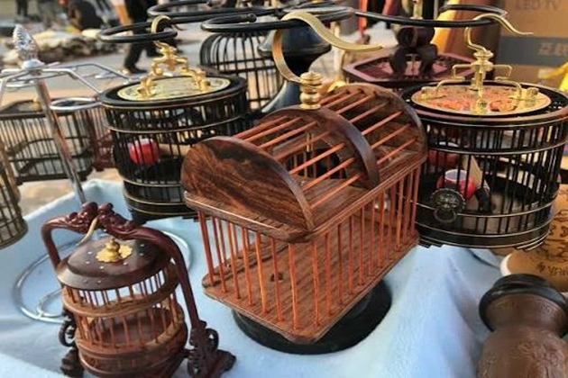 The cricket is a symbol of home comfort and prosperity.