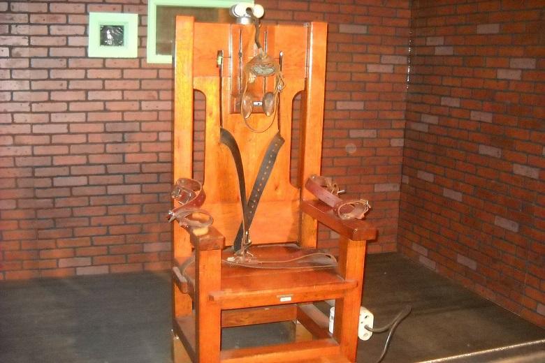 Willie Mae Bragg, first black to execute using portable electric chair
