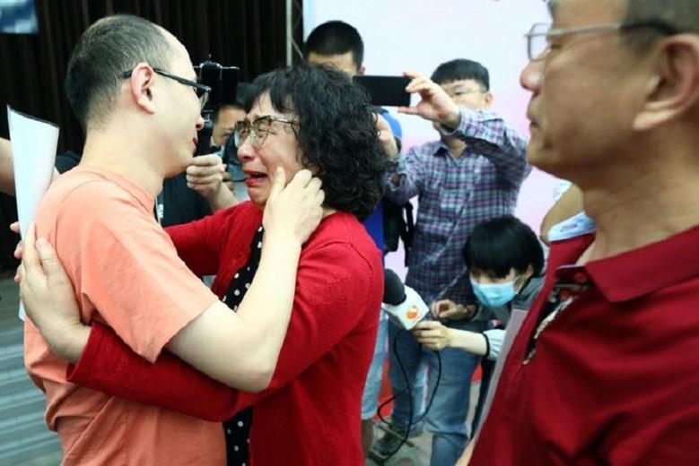 Parents find kidnapped son (2) after 32 years: ‘Best gift ever’