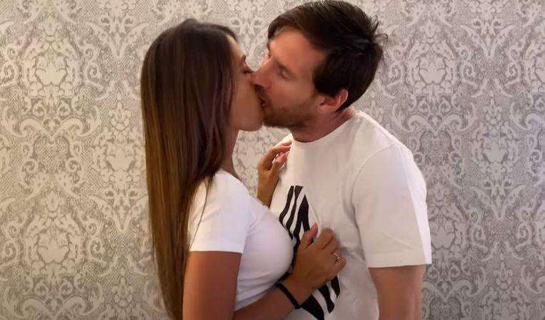 Intimate kiss of Lionel Messi and Antonella wag on social media
