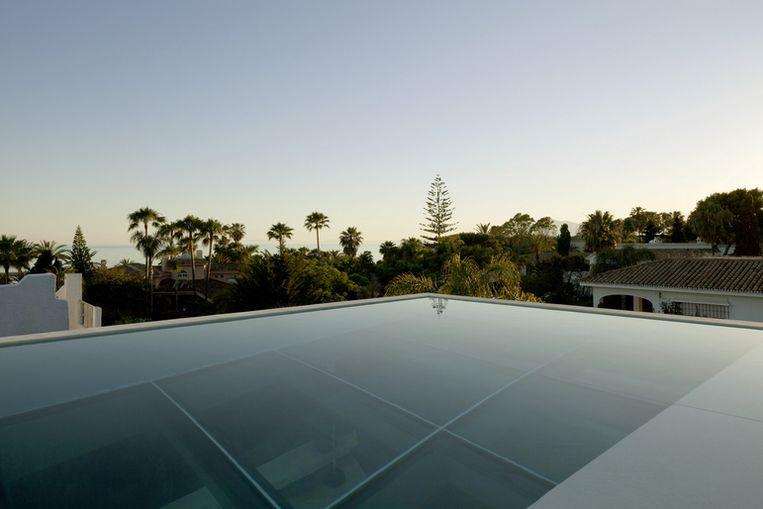 You’ve never seen this: Spanish villa with pool that floats above terrace